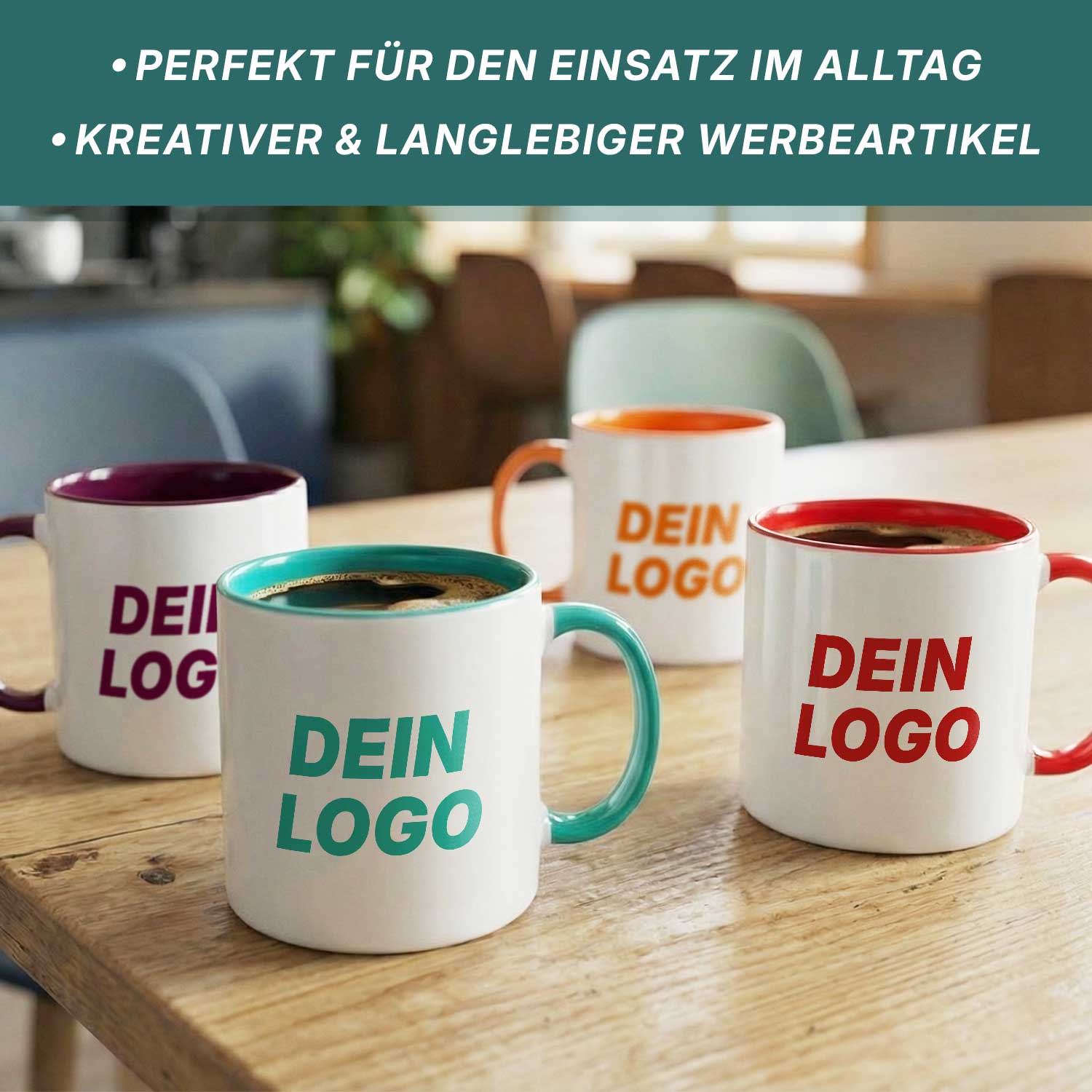 4 bedruckte Tassen stehen auf einem Tisch. Es wird beschrieben, dass diese ein kreativer und langlebiger Werbeartikel sind. Ebenfalls Perfekt für den Einsatz in Alltag geeignet.