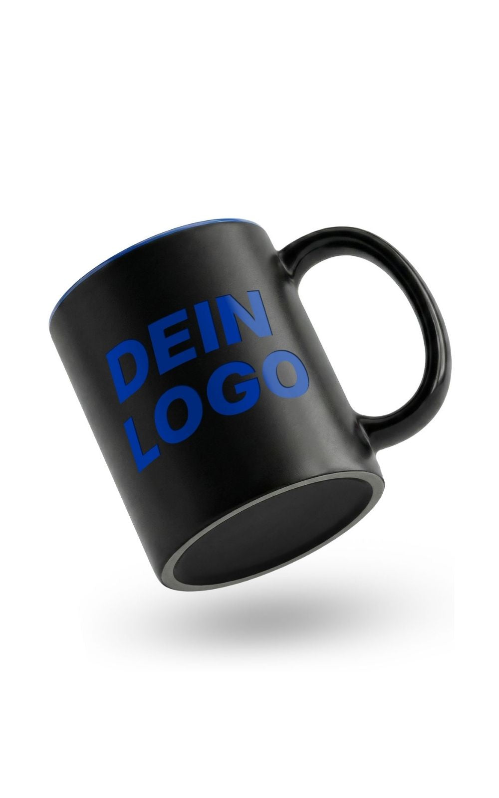Schwarze Werbetasse mit blauem Logo-Druck und matten Henkel