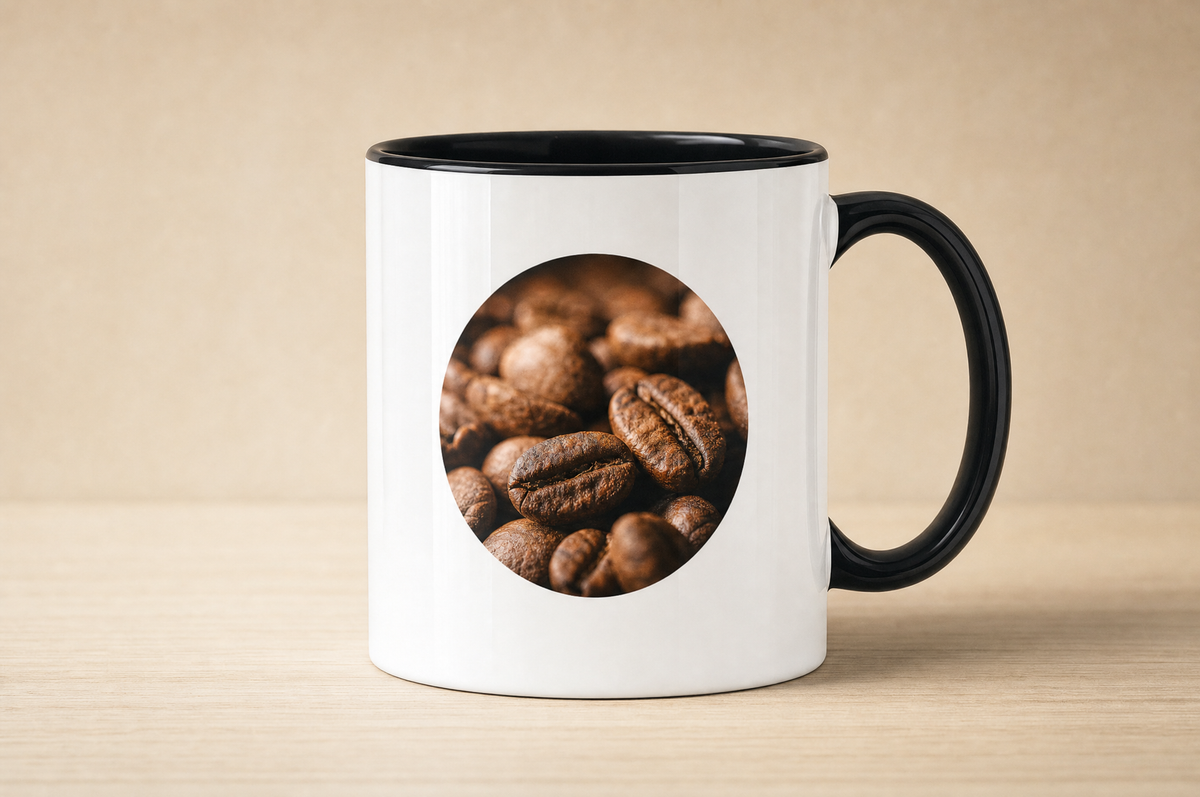 Foto im Druck auf der weißen Tasse