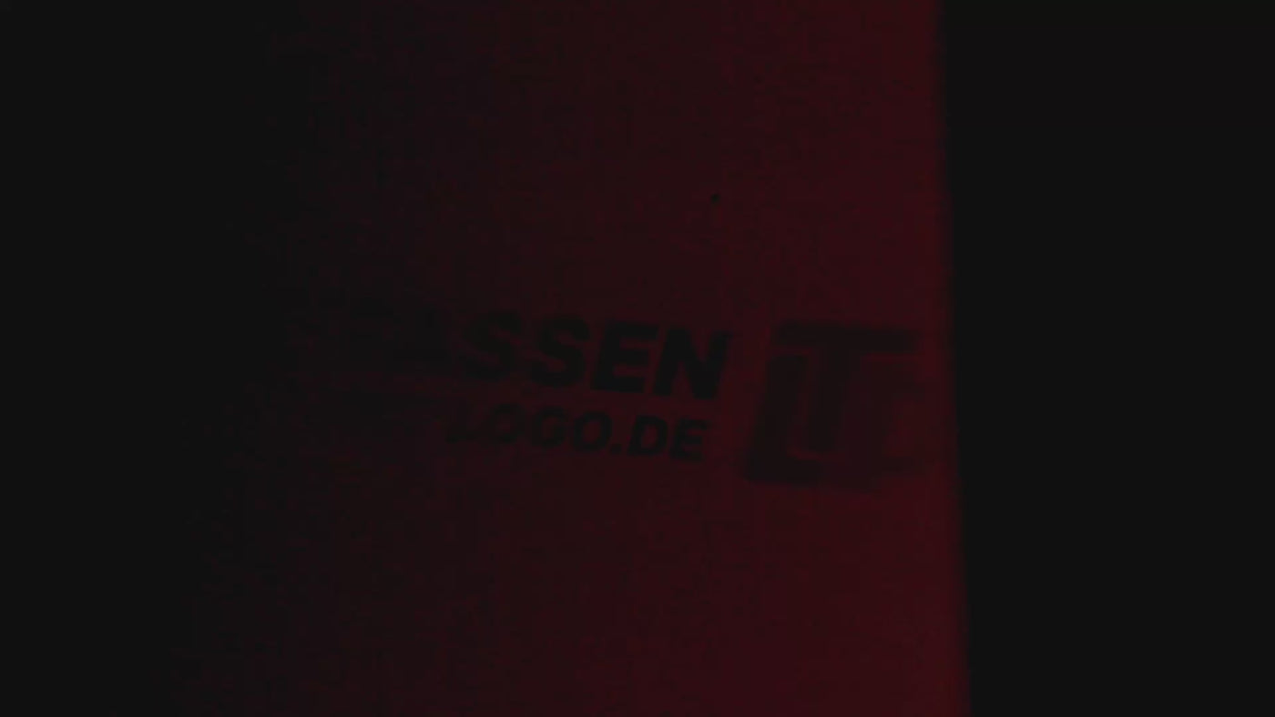 Bildschirmaufnahme des Konfigurators: Logo auf eine bedruckte Tasse legen, Druckbereich und Position einstellen